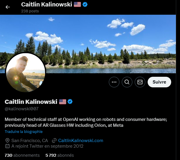 Capture d'écran du profil Twitter de Caitlin Kalinowski, membre de l'équipe technique d'OpenAI, avec une photo de paysage et une photo de profil en plein air.